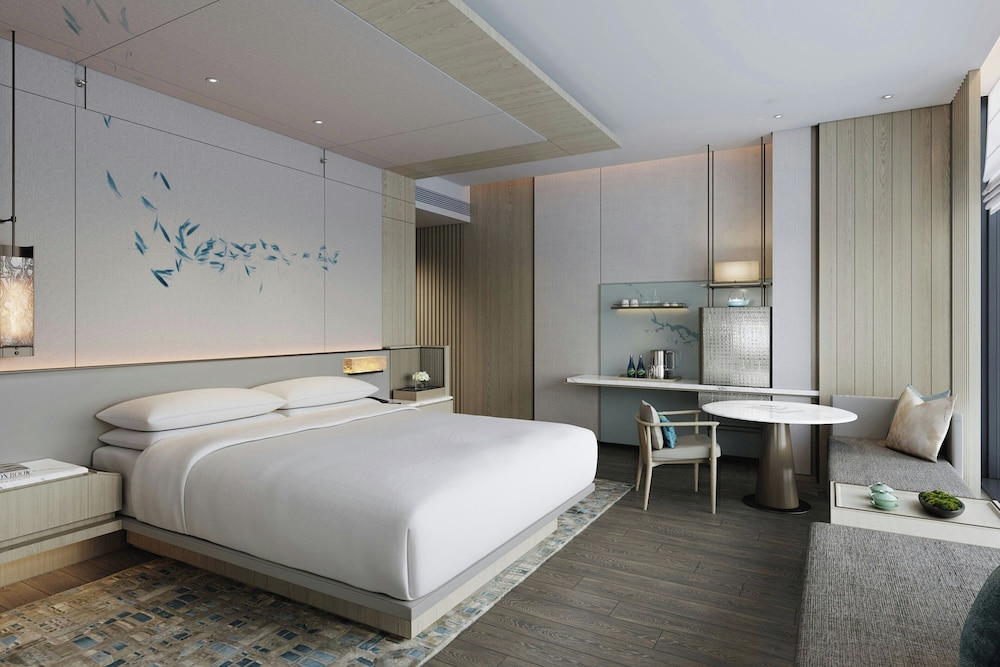 Premium Room, 1 King Bed (View)