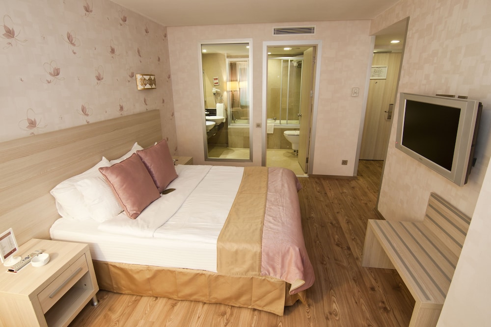Suite, 1 Double Bed - Photo 7