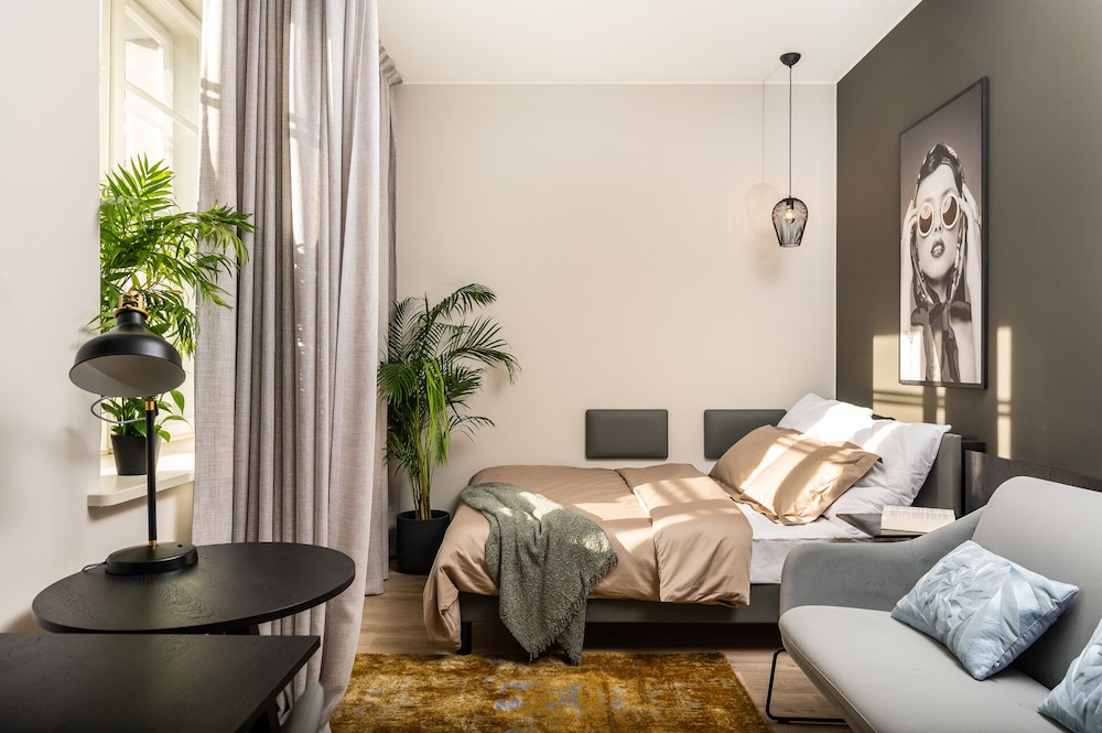 Superior Studio Suite, 1 Queen Bed, Non Smoking, Kitchenette