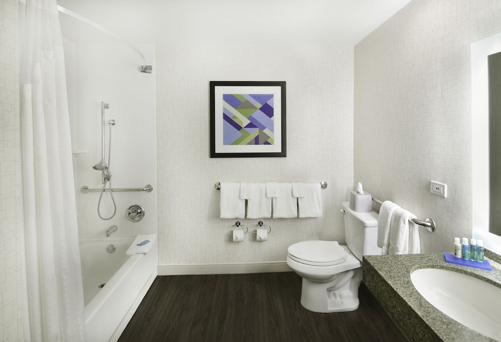 Standard Room, 1 King Bed, Accessible - Photo 11