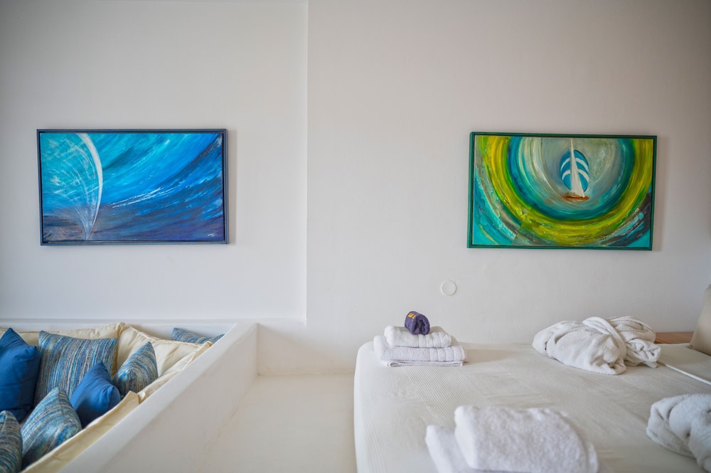 Deluxe Triple Room (Chora View) photo 3