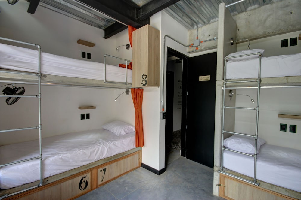 Standard Shared Dormitory, 1 Twin Bed, 2 Bathrooms, City View