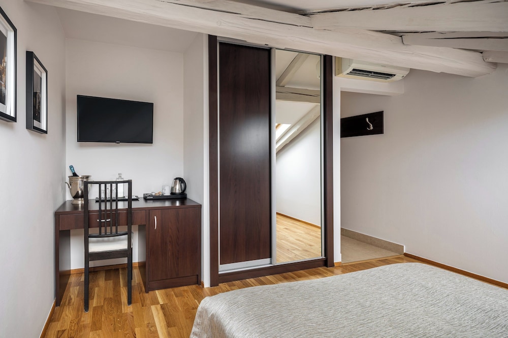 Junior Suite (Deluxe) photo 1