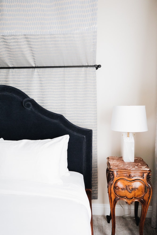 Room, 1 King Bed (Estate) - Photo 3