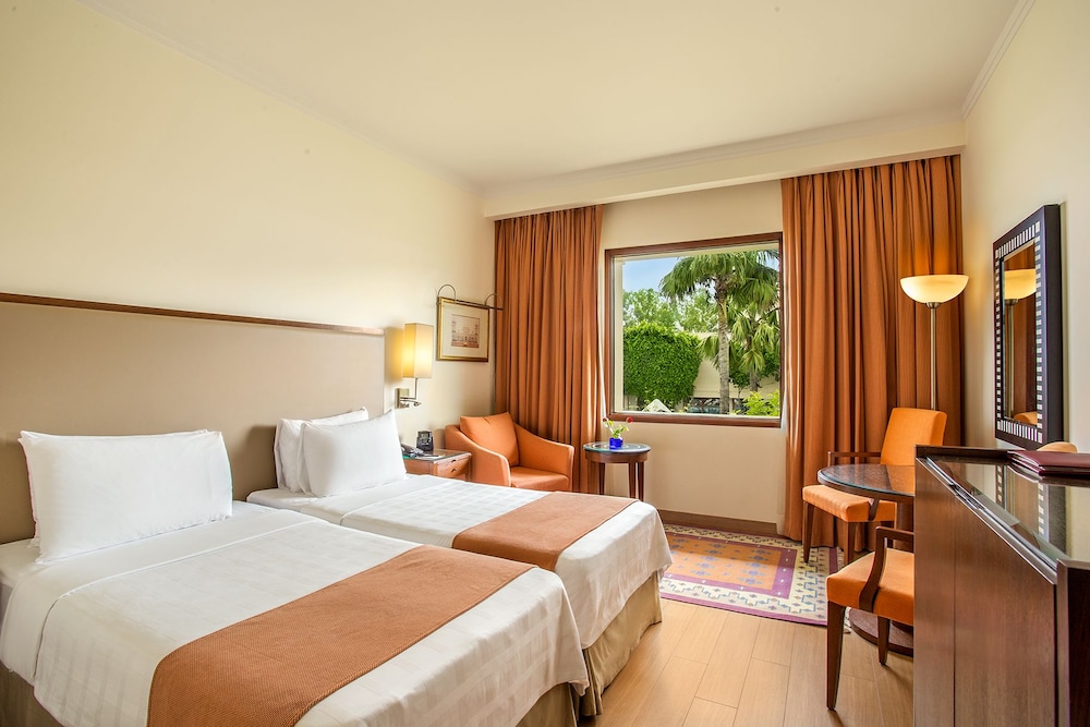Deluxe Room, Pool View - Photo 2