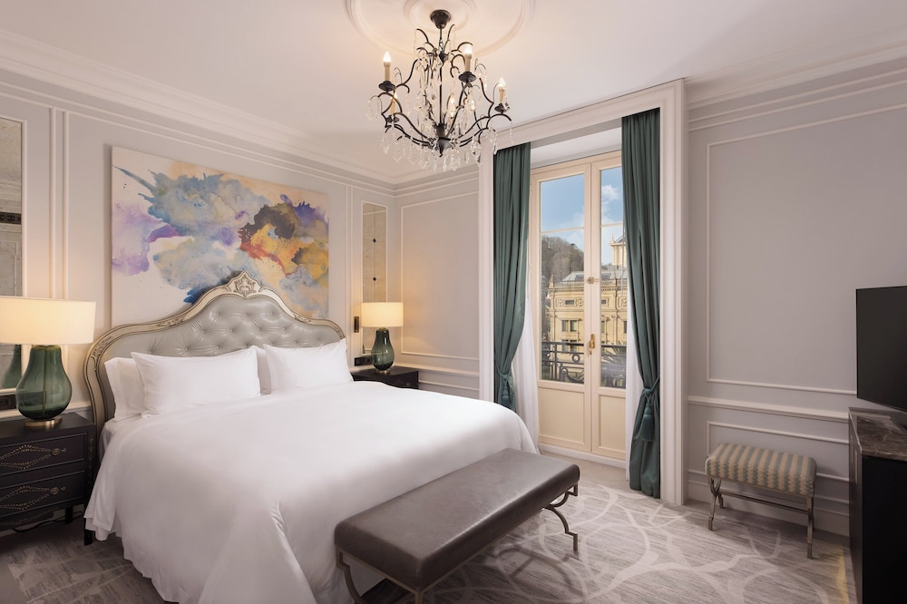Junior Suite, 1 Bedroom, River View thumbnail 6