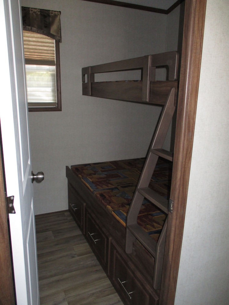 Cottage, 2 Bedrooms (No Linens Included) photo 1