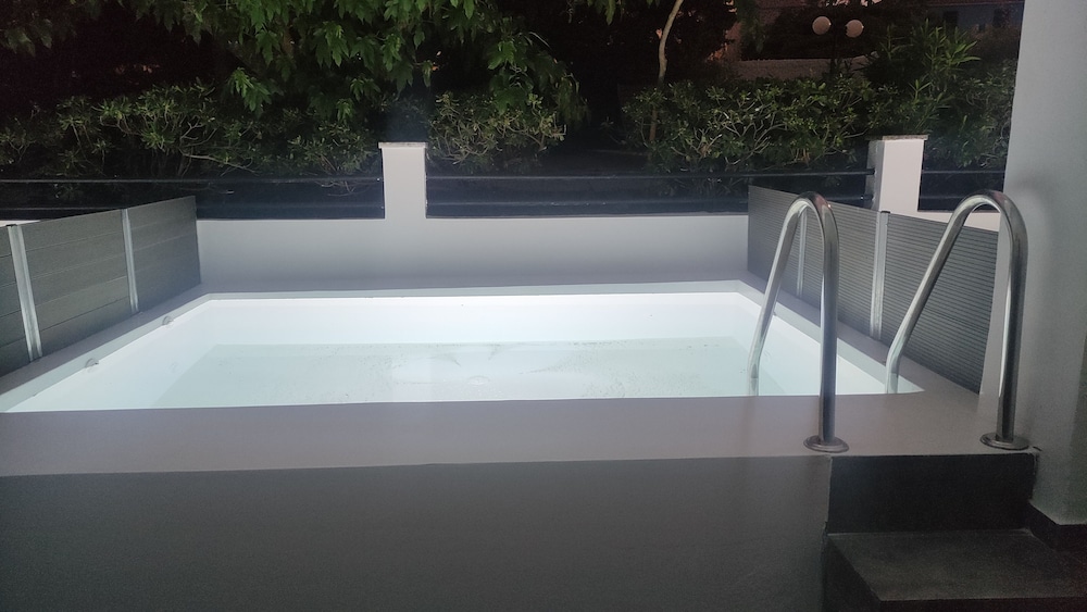 Comfort Room, Private Pool