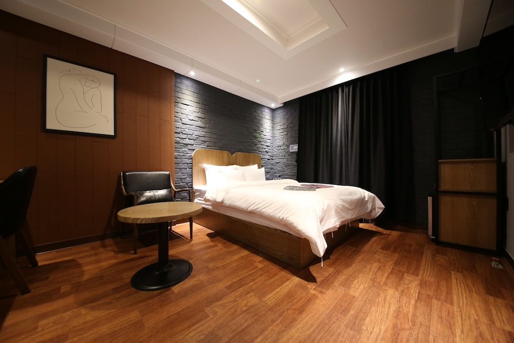 Deluxe Room - Photo 18