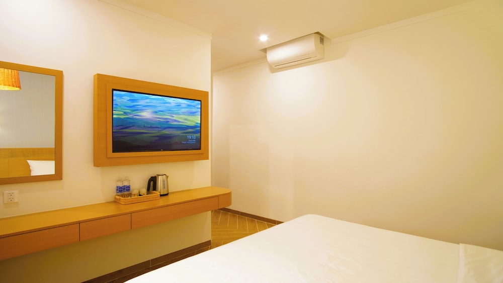 Signature Double Room, 1 King Bed, City View