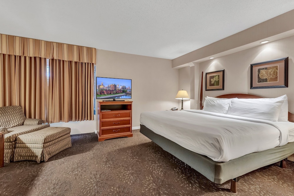 Room, 1 King Bed, Accessible - Photo 2
