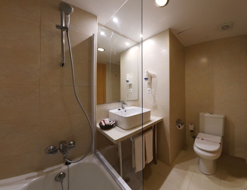 Superior Room (3 Adults) - Photo 5