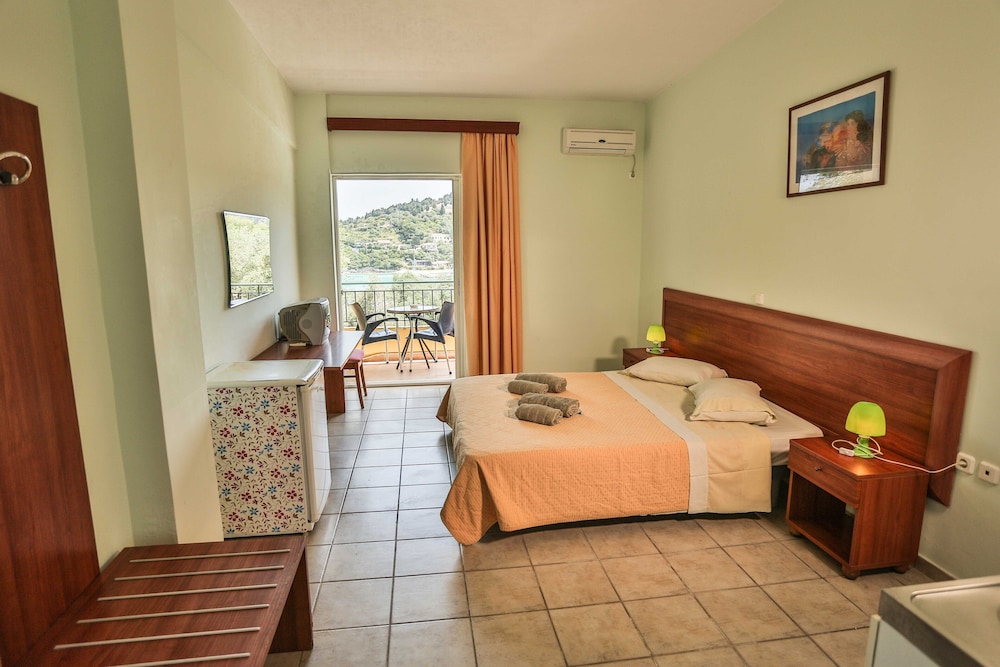 Camera con letto matrimoniale o 2 letti singoli, balcone, vista mare