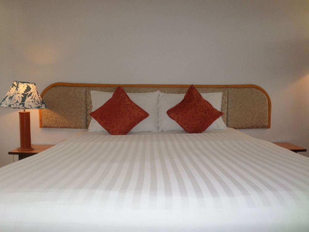 Superior Room, Pool View