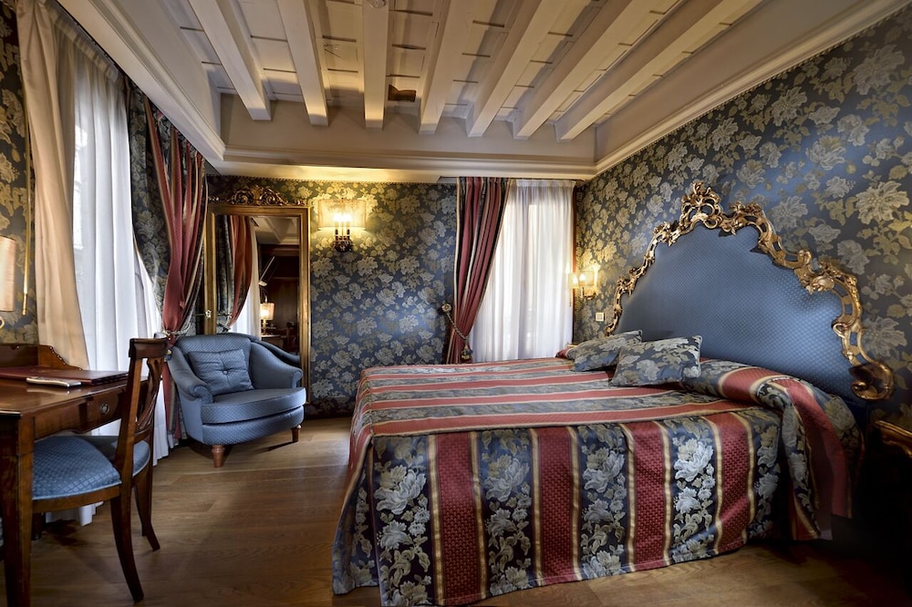 Superior Double or Twin Room photo 1