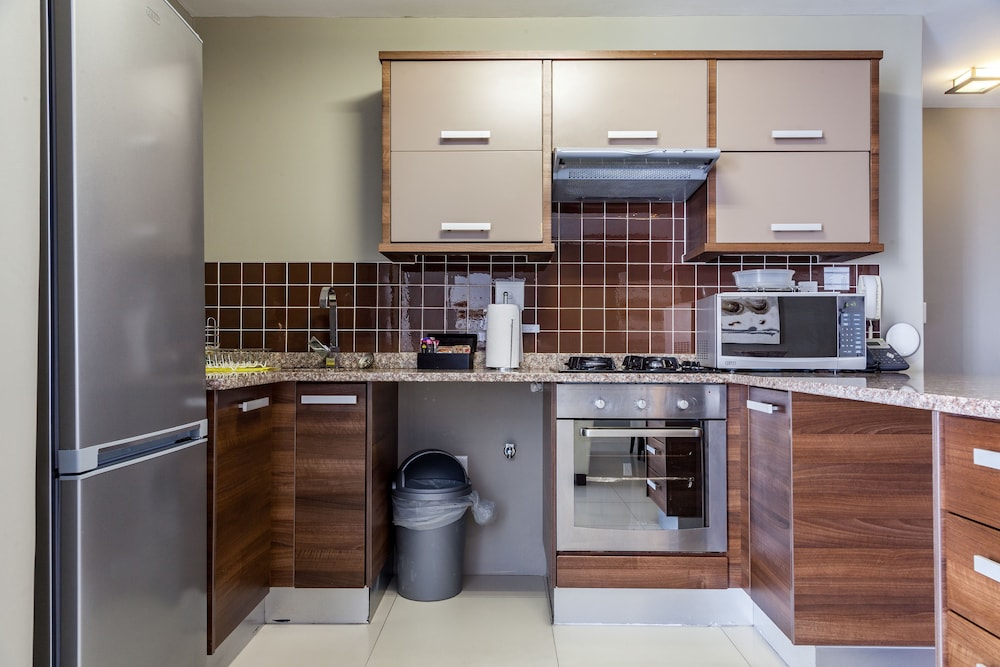 Three Bedroom Luxury Suite - 6 Sleeper (7) - Photo 3