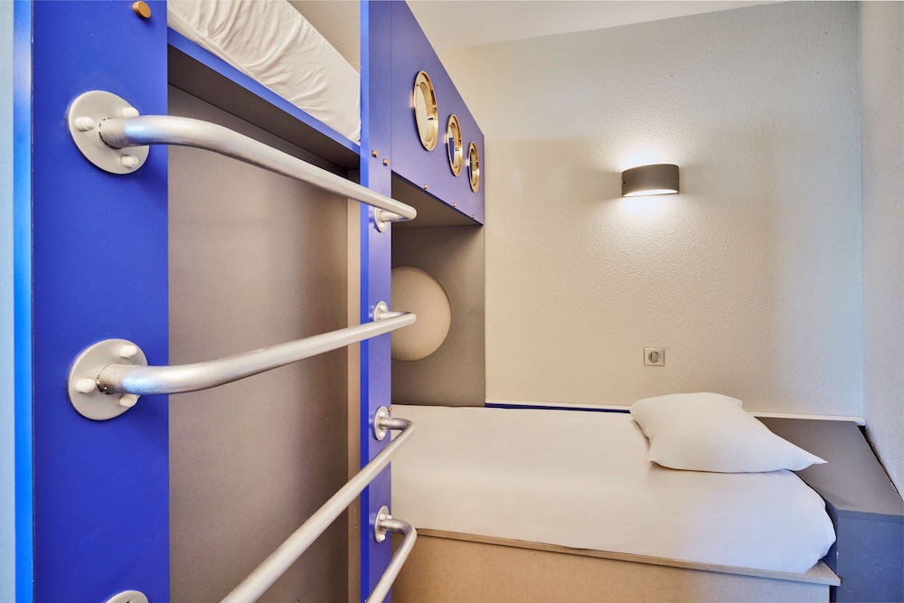 Standard Room, Multiple Beds photo 3