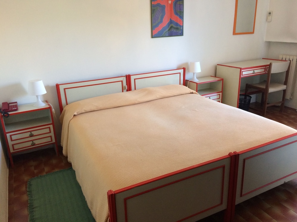 Standard Room photo 2