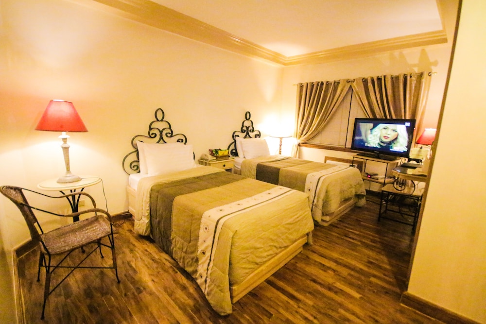 Deluxe Twin Bed photo 3