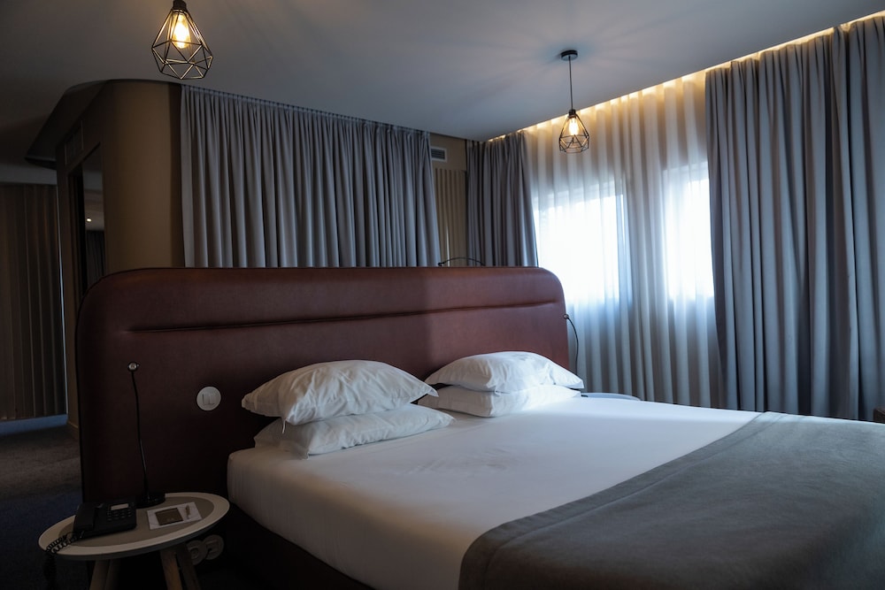 Deluxe Balcony Room 2 Queen Beds - Photo 2