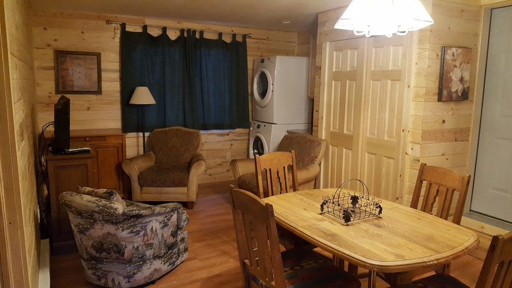 4030 Unit G Two bedroom photo 3