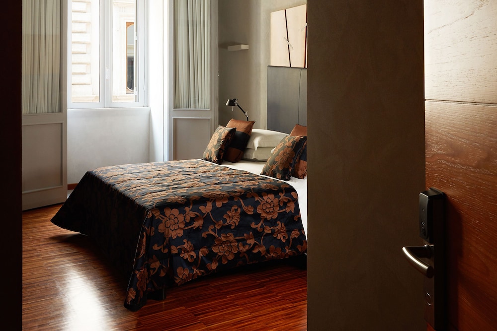 Classic Double Room thumbnail 5