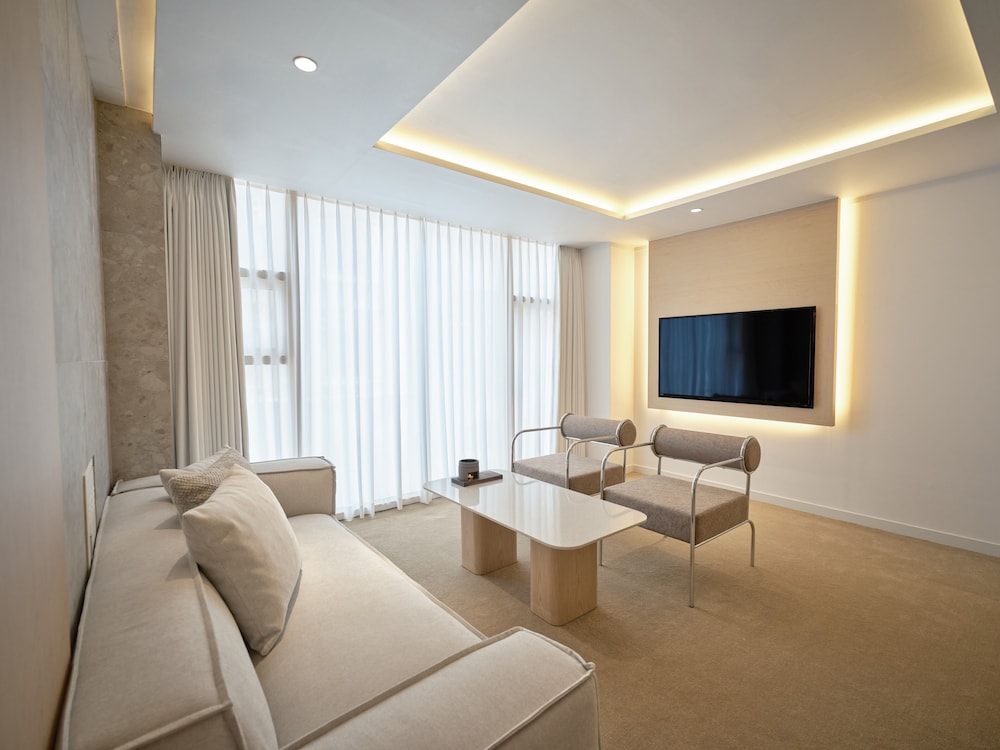 Main Grand Suite - Private Floor - Photo 16
