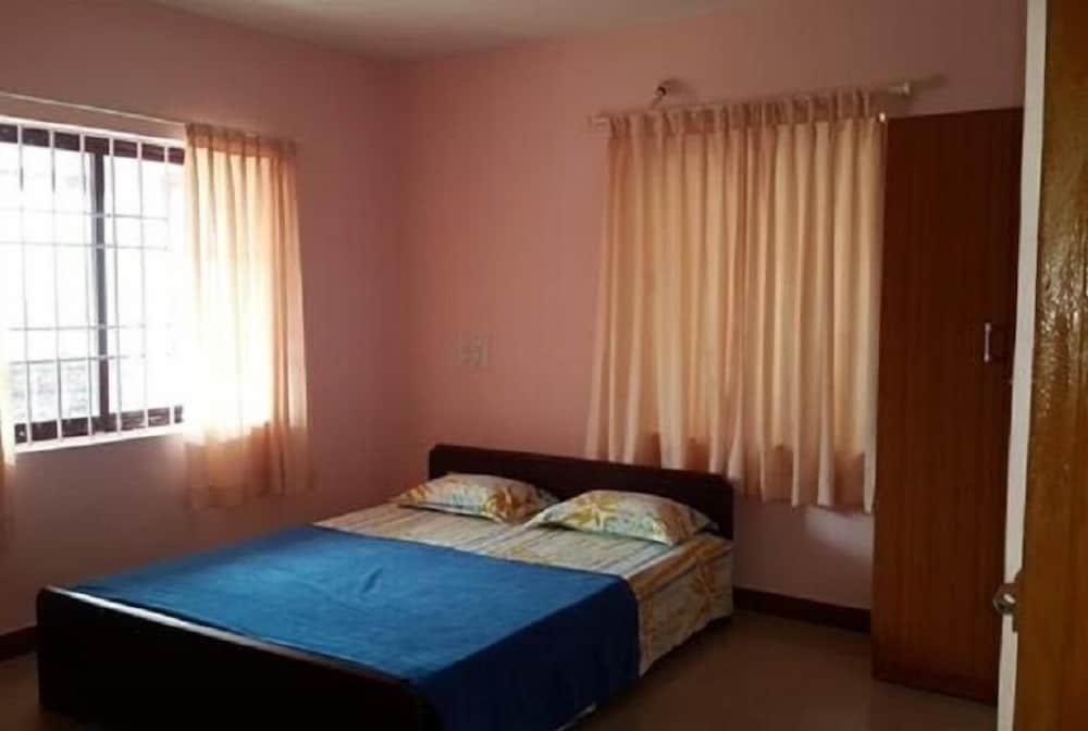 Deluxe Double Room (Ac) photo 3