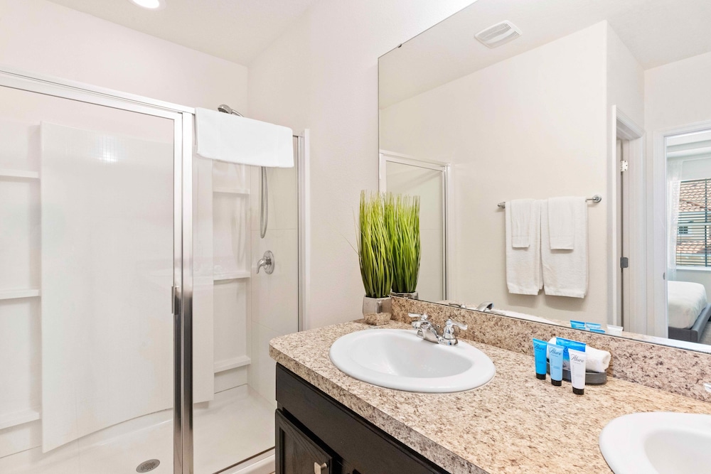 House (4 Bedrooms) - Photo 17
