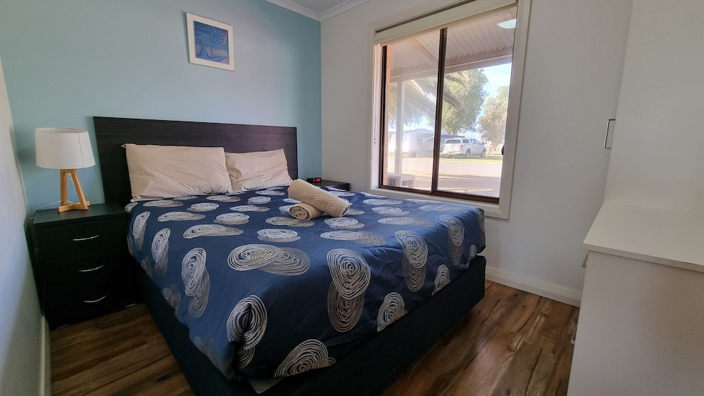4 Berth Beachfront Unit photo 1