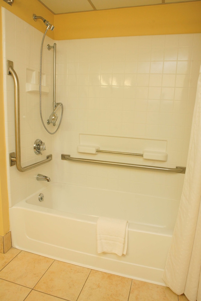 Standard Room, 2 Queen Beds, Accessible, Bathtub - Photo 4