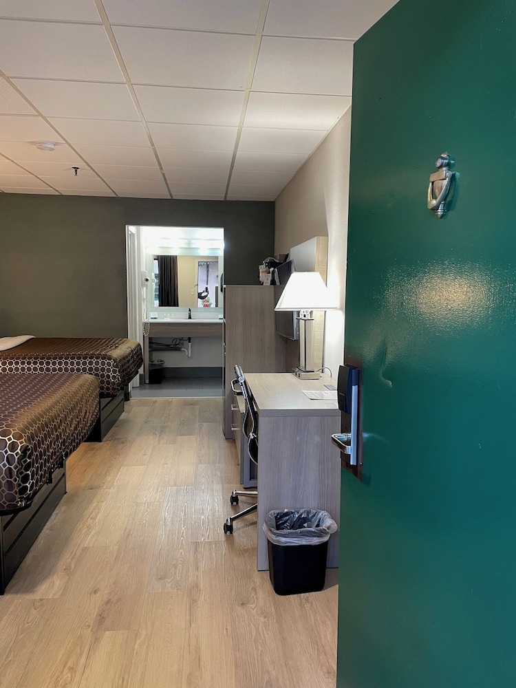 Suite, 1 King Bed, Non Smoking (Upgrade) - Photo 1