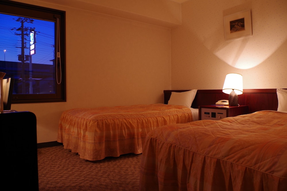 Twin Room, Smoking