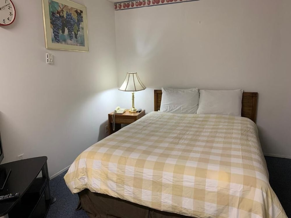 Economy Suite, 2 Queen Beds photo 3
