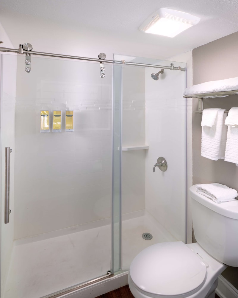 Suite, 2 Queen Beds, Non Smoking, Kitchen (Shower Only) - Photo 13