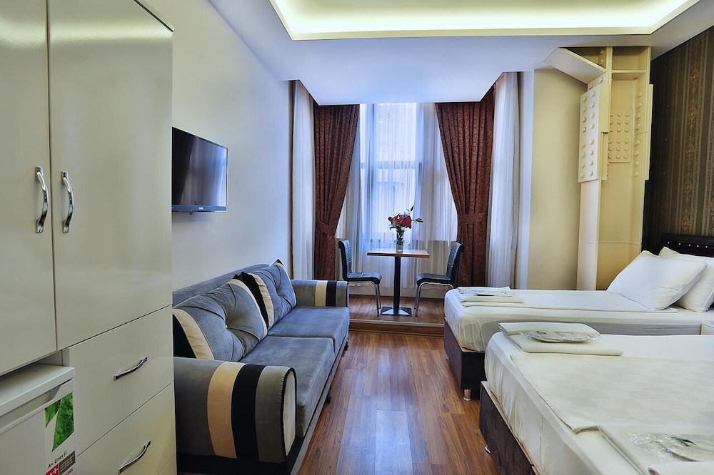 Superior Triple Room photo 2