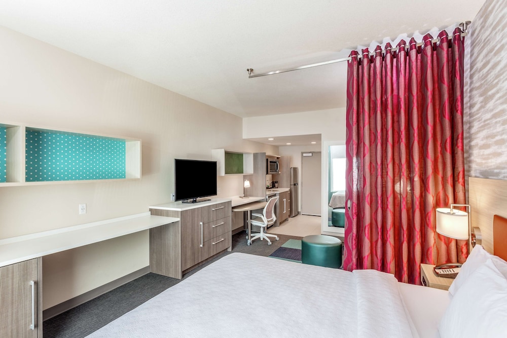 Studio Suite, 1 King Bed, Non Smoking - Photo 3