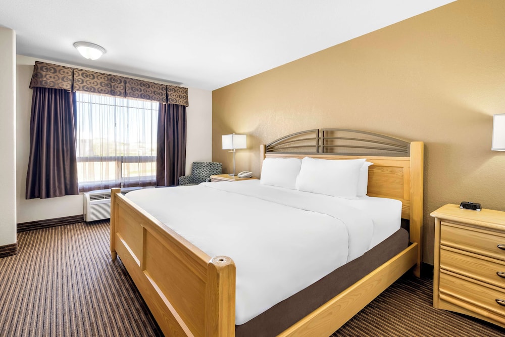 Suite, 1 King Bed, Non Smoking, Jetted Tub (Separate Living Room) - Photo 1