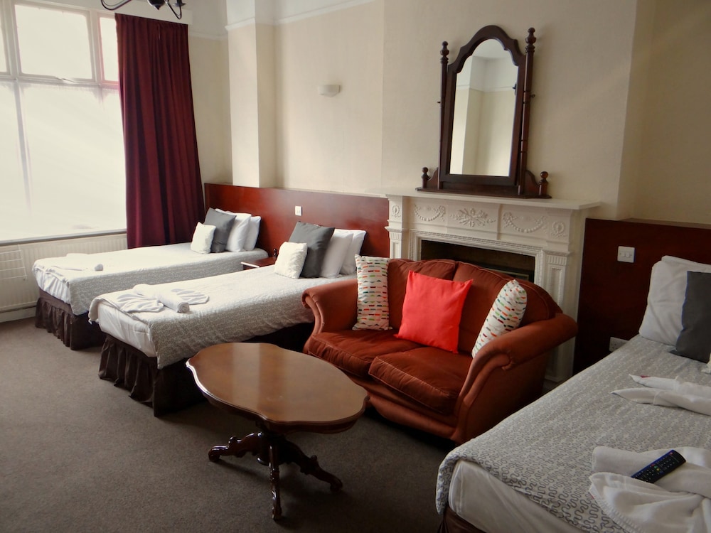 Suite, Shared Bathroom (with sofa bed) photo 1