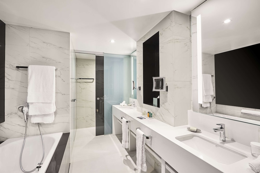 Conrad Suite - Photo 9