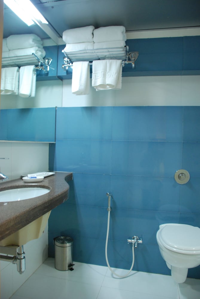 Premium Twin Room - Photo 6