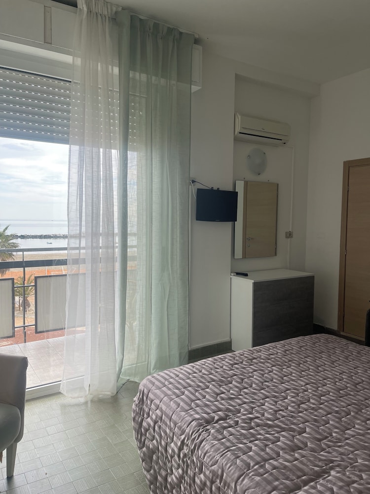 Family Room, Beach View