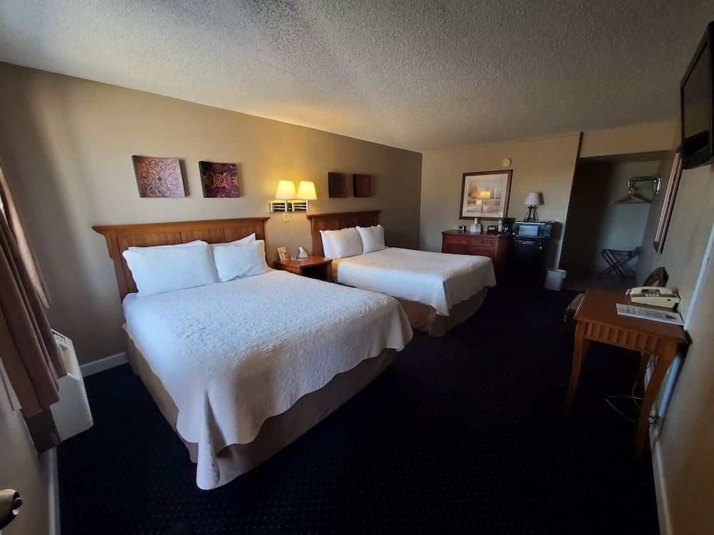 Economy Double Room, 2 Queen Beds, Non Smoking photo 1