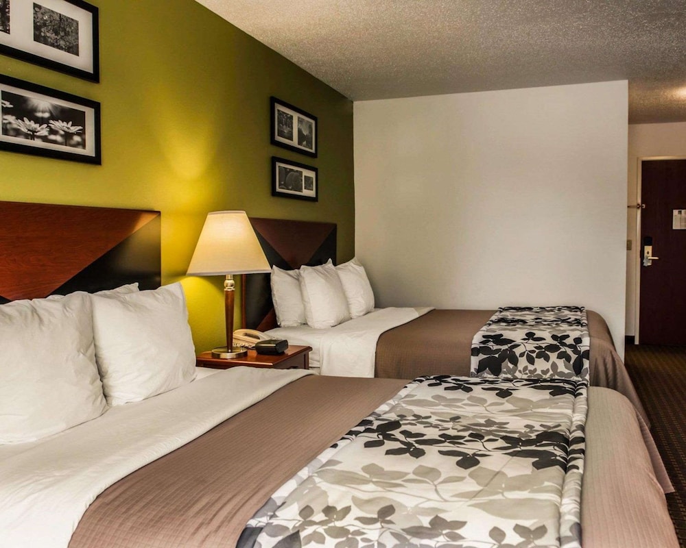 Standard Room, 2 Queen Beds, Non Smoking - Photo 1