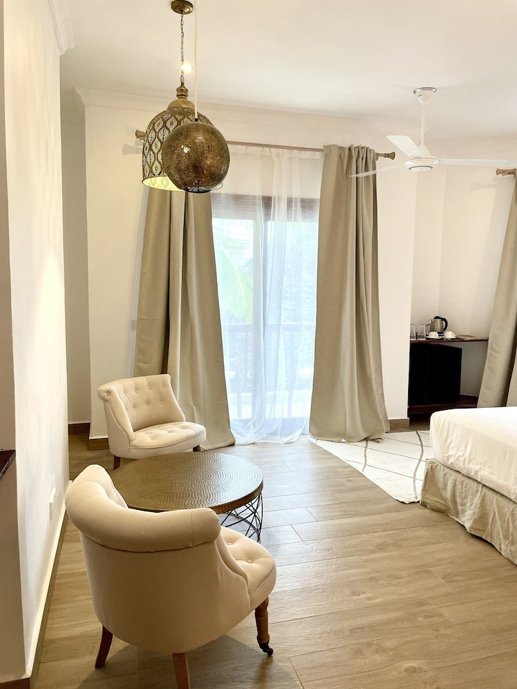 Deluxe Room, Ocean View - Photo 2