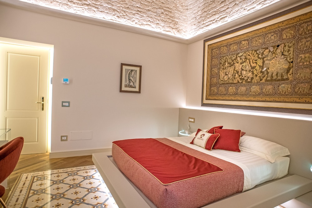 Deluxe Room, 1 Double Bed, City View, Tower photo 2
