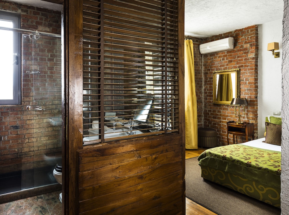 Boutique Room - Photo 9