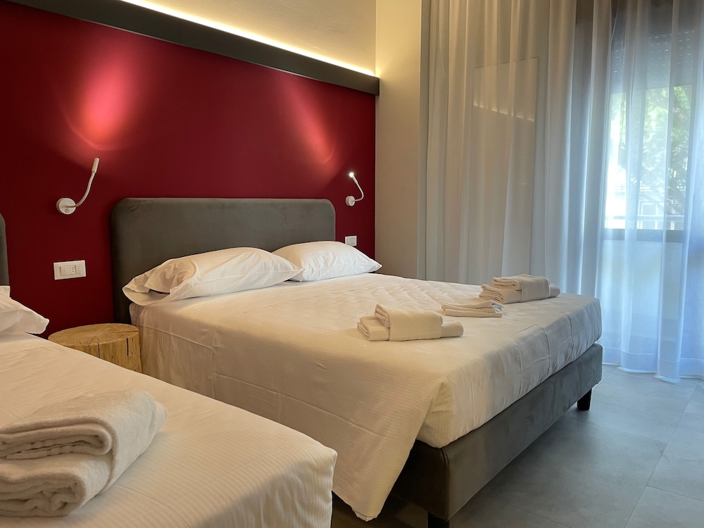 Design Triple Room, Multiple Beds, Balcony, City View photo 1