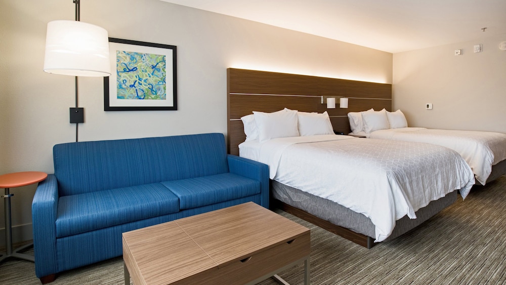 Suite, 2 Queen Beds (Communications) photo 2