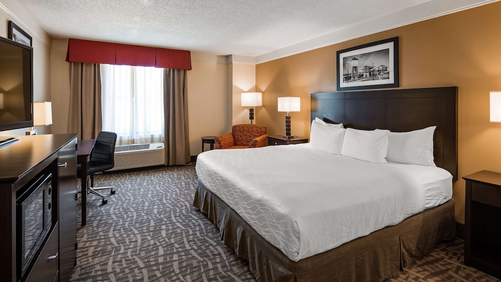 Suite, 1 King Bed, Non Smoking - Photo 1